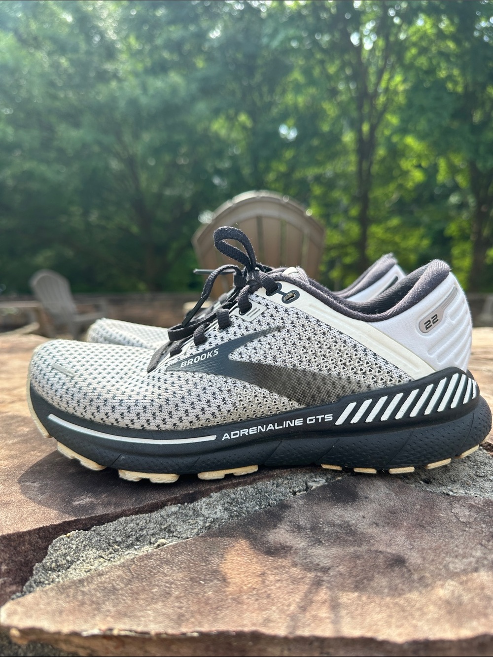 Brooks Adrenaline GTS Women’s Running Shoes - White and Black Women’s Size 6